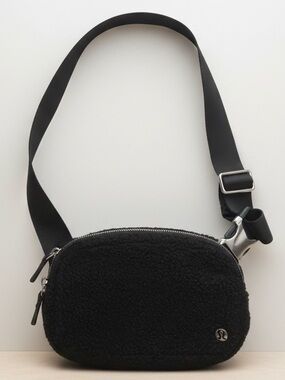lululemon Everywhere Belt Bag Unisex Black Solid Crossbody Waist Pack